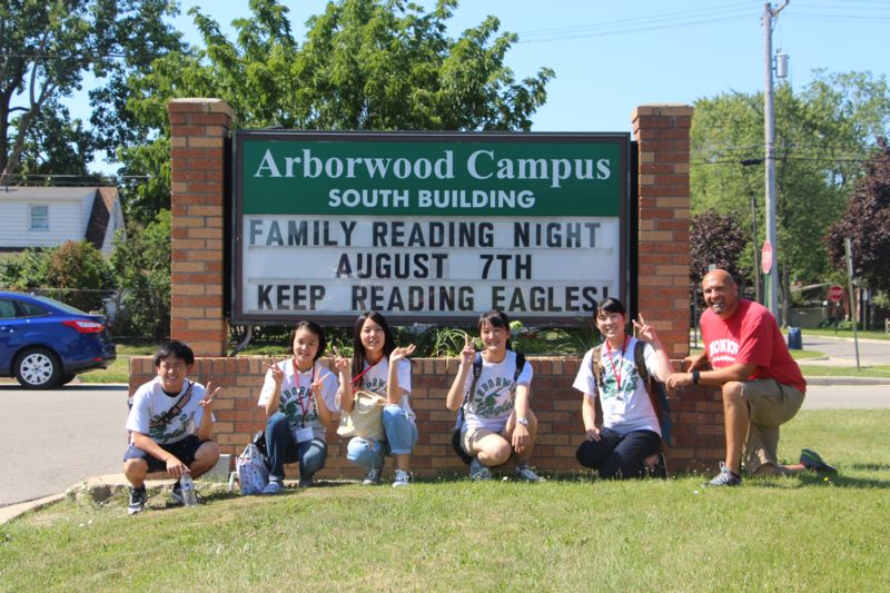 Hofu exchange students pose with principal Pollzzie